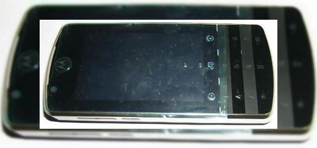 <b>Motorola E10 un telefon muzical din lumea zvonurilor</b>Cu cateva luni in urma au "scapat" pe Internet cateva slide-uri care prezentau viitoarele telefoane Motorola, ce urmeaza a fi lansate in 2008. Printre acestea se numara si Motorola E10, telefon ce poarta numele de cod "Texel". E10 face parte din seria...