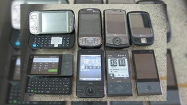 <b>Noi telefoane HTC "scapate" pe Internet</b>Se pare ca HTC are o problema cu fanii curiosi, pe care nu-i poate tine departe de sediul sau, astfel ca acum publicul stie cam ce terminale va lansa producatorul in 2008. Singura intrebare ramane care dintre telefoanele de mai jos este Google Phone. Nu...