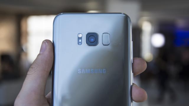 <b>Samsung Galaxy S8+ disponibil la precomandă în Coreea de Sud pentru suma de 1.010 dolari</b>Săptămâna trecută am descoperit faptul că Samsung a listat pe site-ul oficial sud-coreean varianta cu 6 GB RAM și 128 GB de stocare a lui Galaxy S8+. Astăzi aflăm că modelul de față este deja disponibil la precomandă pentru suma de 1010 dolari