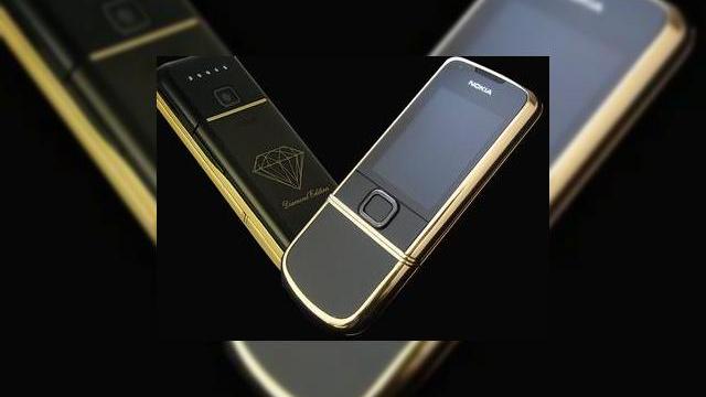 <b>Nokia 8800 Arte, editia Diamond: telefonul de aur include acum si pietre pretioase</b>Cum sa faci un telefon de aur sa fie mai pretios? Cei de la Goldstriker s-au autodepasit, adaugand si diamante albe variantei aurite a celebrui telefon Nokia 8800 Arte, botezat acum Nokia 8800 Arte Diamond Edition. Specificatiile tehnice raman aceleasi,...