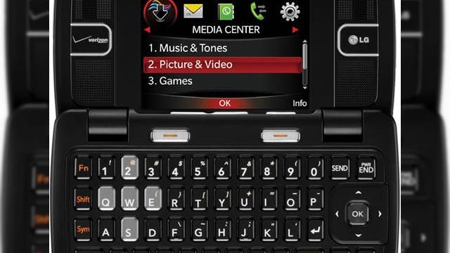 <b>Telefonul LG enV2 disponibil de azi prin Verizon</b>Prezentat oficial in cadrul CTIA Wireless 2008, telefonul LG enV2 este disponibil incepand de azi prin intermediul operatorului Verizon Wireless. Speram sa vedem hansetul si in Romania, dar deocamdata il admiram in varianta americana, in cele 2 versiuni...