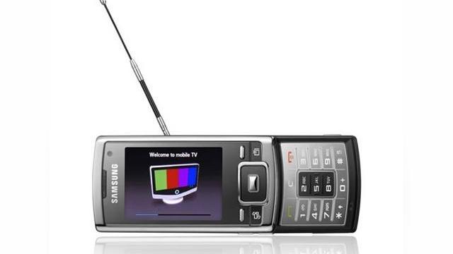 <b>Samsung P960, noul telefon pe care trebuie sa vezi meciurile de la EURO 2008</b>Samsung a anuntat astazi oficial noul model de telefon Samsung, P960, un slider cu suport pentru standardul european de televiziune DVB-H. P960 are o grosime de doar 16.7mm si un corp metalic care va atrage imediat privirile utilizatorilor. Handsetul...