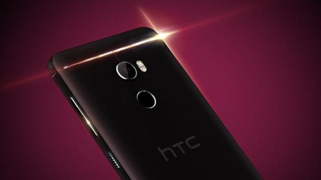 <b>HTC One X10 apare într-o imagine promoțională publicată de Evan Blass</b>Se pare că nu HTC 11 sau HTC U este următorul smartphone care pare compania taiwaneză îl va aduce pe piață, ci HTC One X10 - telefon pe care îl vedem astăzi într-o imagine de tip pliant publicată chiar de către celebrul leaker Evan Blass a.k.a. @evleaks