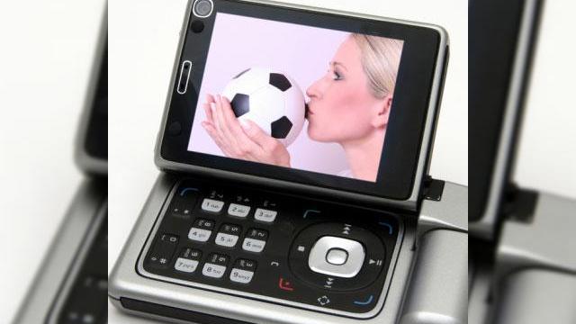 <b>Problemele standardelor de televiziune mobila vor continua</b>Un studiu realizat de catre In-stat aduce atat vesti bune, cat si proaste despre televiziunea mobila si asteptarile in acest domeniu pentru anii urmatori. Aflam, spre exemplu, ca piata televiziunii mobile va valora 12 miliarde de dolari in 2012, dar si ca...