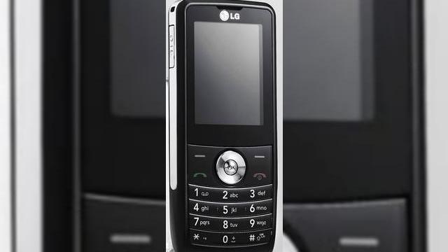 <b>LG isi prezinta noul telefon fashion multimedia KP320</b>LG a prezentat recent cel mai nou handset fashion cu functii multimedia, sub numele de KP320. Avem de-a face cu un terminal de nivel mediu, care poate fi admirat in imaginea urmatoare: Lista sa de specificatii este destul de generoasa pentru un mid-range,...