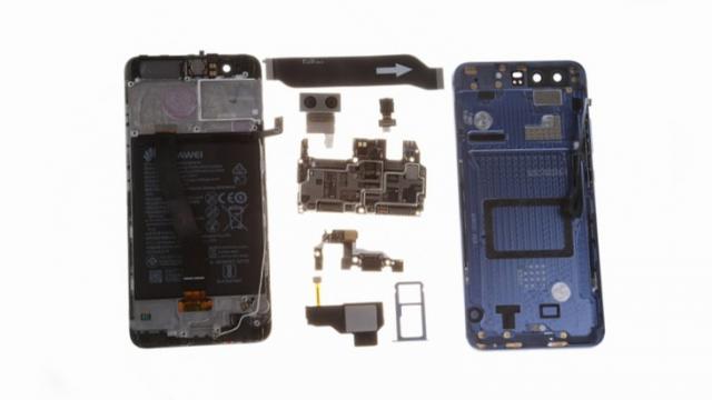 <b>Huawei P10 primeşte o disecţie, are componentele ataşate în mod inteligent, fără extra lipici şi vine cu o baterie foarte lată</b>Privim astăzi asupra unui proces de tip teardown pentru flagship-ul Huawei P10, un terminal deja disponibil în stocul retailerilor și al operatorilor de pe plan local. Din câte se pare, acest telefon are componentele atașate în mod inteligent fără a fi 