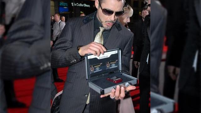<b>Cum sa faci rost de un LG Iron Man gratis!</b>In cazul in care un LG Shine normal nu era de ajuns, filmul Iron Man a rebranduit handsetul imprumutandu-i numele si faima. Ei bine, acest telefon este acum disponibil in cadrul unui concurs organizat de Engadget Mobile, LG si realizatorii filmului. Va...