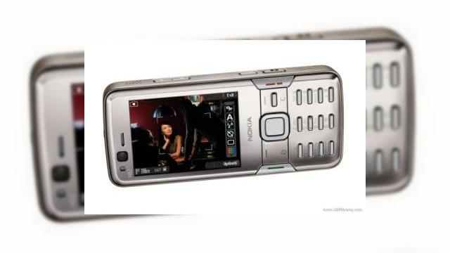 <b>Nokia N82 premiat la The Gadget Show</b>Britanicii de la emisiunea The Gadget Show au decis ca telefonul Nokia N82 merita premiul pentru cel mai bun telefon multimedia. Aflam daca acestia au dreptate, in randurile urmatoare. De mentionat este faptul ca specialistii emisiunii britanice au...