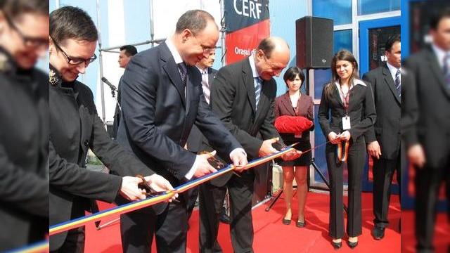 <b>CERF 2008 debuteaza maine!</b>Cel mai celebrul show de IT&C debuteaza maine, 7 mai, la Romexpo si va gazdui peste 600 de marci celebre in cele peste 130 de standuri, pana in data de 11 mai. Biletul pentru editia cu numarul 17 a showului va costa 10 RON, iar MOBILISSIMO va fi acolo, pe...