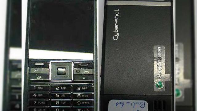 <b>Sony Ericsson C902 si R300 aprobate de catre FCC</b>De vreme ce FCC si-a "dat binecuvantarea" in ce priveste aceste noi handseturi Sony Ericsson, C902 si R300, lansarea lor este doar o chestiune de timp si de marketing. De asemenea, inainte de lansarea oficiala, mai trebuie completat softul celor 2...