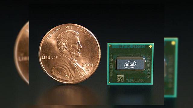 <b>iPhone 3G va sosi cu procesorul Intel Atom</b>Zvonul zilei este despre ce altceva decat despre iPhone, care se pare ca va sosi cu un procesor Intel Atom. Informatia soseste pe fondul sarbatoririi a 40 de ani de existenta a brandului Intel, in Germania, petrecerea formala avand loc in noaptea...