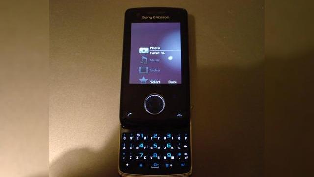 <b>Inca o imagine cu Sony Ericsson P5 Paris plus lista de specificatii</b>Dupa ce am vazut in ultimele luni zeci de poze blurrate cu Sony Ericsson P5 (Paris), a venit momentul in sfarsit pentru o imagine clara si cateva specificatii credibile. Handsetul a fost postat pe un forum de specialitate, deci trebuie sa luam in calcul o...