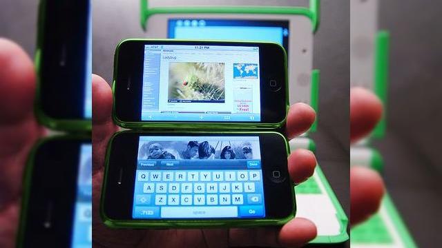 <b>OLPC XO-2 Nano, mini-notebook-ul devine smartphone stil iPhone</b>Dupa ce am aflat ca urmasul "PC-ului de 100 de dolari" va fi OLPC XO-2, lansat in 2010 si disponibil la pretul de 75 de dolari, descoperim un concept cel putin interesant. Acesta ne prezinta o varianta nano a notebook-ului, creata prin alaturarea a 2...