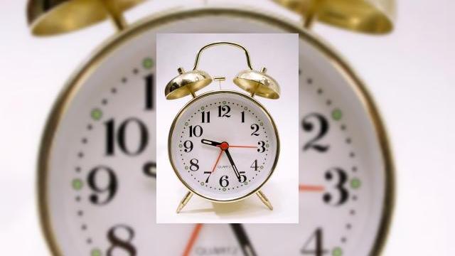 <b>Telefonul mobil inlocuieste ceasul cu alarma</b>Dupa ce va informam cat de mari navigatori online sunt americanii, va prezentam un alt studiu, care dezvaluie faptul ca telefonul mobil a inlocuit ceasul cu alarma, in functia neplacuta de "unealta" tehnologica de trezire fortata. Sondajul a fost realizat...