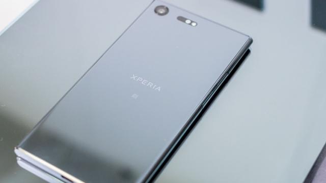 <b>Sony Xperia XZ Premium va ajunge în magazinele din Europa pe 1 iunie</b>Dacă vă numărați printre cei care așteaptă cu sufletul la gură debutul comercial al smartphone-ului Sony Xperia XZ Premium, atunci astăzi este ziua în care aflați data la care terminalul va ajunge în magazine. Ei bine, fix pe 1 iunie acest terminal va fi