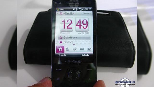 <b>HTC Touch Diamond arata altfel in varianta pentru T-Mobile - MDA Compact IV</b>V-am prezentat detaliat smartphone-ul HTC Touch Diamond, care este disponibil de azi intr-o varianta customizata de catre cei de la T-Mobile. Aceasta poarta numele de MDA Compact IV si poate fi admirata in imaginea urmatoare: Aceasta versiune are margini...