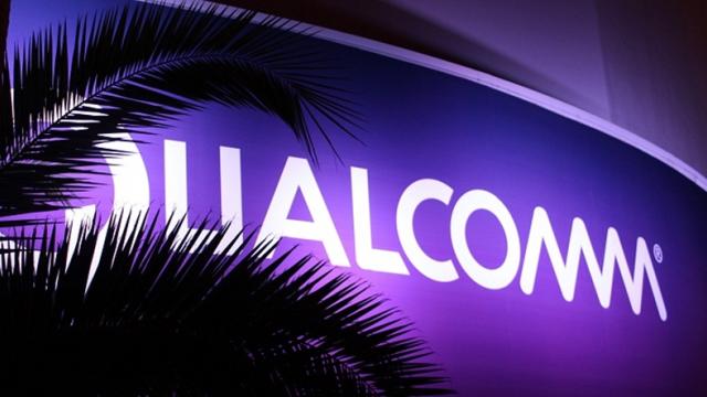 <b>Apple opreşte plăţile licenţelor către Qualcomm, în vreme ce disputa în tribunale continuă</b>În vreme ce disputa din tribunal continuă iată că cei de la Apple decid să oprească plățile licențelor către Qualcomm. Acest lucru se va întâmpla până când se va da o decizie finală cu privire la plângerile intenționate de către gigantul din Cupertino