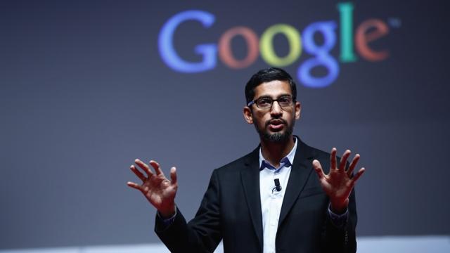 <b>CEO-ul Google, Sundar Pichai a încasat 200 de milioane de dolari în 2016, dublu faţă de 2015</b>În vreme ce unii directori de companii își scad salariul chiar și la 1 dolar, există unii CEO care se întorc acasă cu valiza plină de bani - un exemplu fiind și CEO-ul Google care anul trecut a încasat 200 milioane de dolari. Cifra este chiar dublă față
