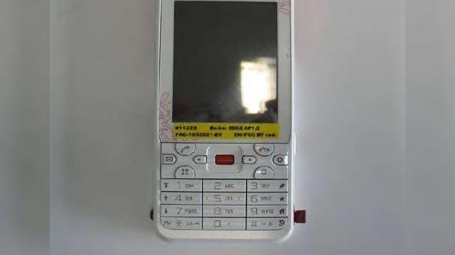 <b>Sony Ericsson G702 (BeiBei) prezent intr-un clip promotional</b>Dupa ce Sony Ericsson P5i Paris ni s-a prezentat intr-un clip video oficial scapat pe Internet a venit randul "partenerului sau" sa-si faca aparitia pe Web. Dati click pe urmatoarea imagine pentru a viziona prezentarea video: Va reamintim ca...