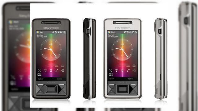 <b>Noile imagini cu Sony Ericsson XPERIA X1 prezinta mici update-uri ale telefonului</b>Site-ul oficial al mult-asteptatului smartphone Sony Ericsson a lansat o serie de imagini noi cu acest terminal, acum intr-o varianta argintie si cu cateva modificari, fata de versiunea standard. Astfel, aceasta noua versiune de XPERIA X1 sosea cu un...