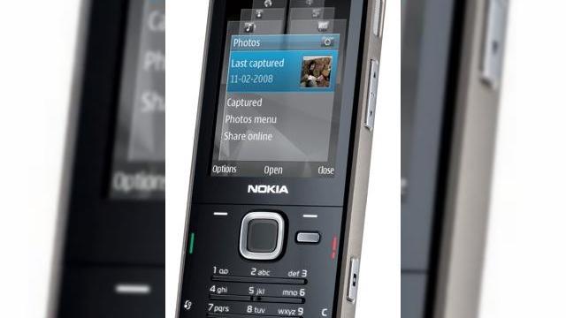 <b>O prima privire asupra lui Nokia N78</b>Cei de la GSM Arena au avut ocazia sa testeze in avampremiera terminalul Nokia N78, pe care vi-l anuntam prima oara in februarie. Astfel, am aflat ce potential are acest handset dotat cu Symbian si daca Nokia isi mai merita locul in topul producatorilor...
