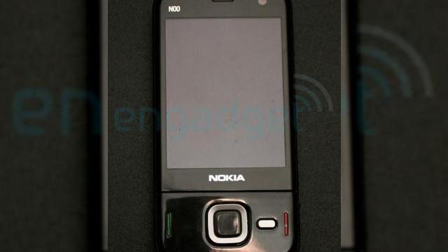 <b>Nokia N85 se prezinta in ziua lansarii iPhone V2!</b>La cateva minute inainte de lansarea lui iPhone aflam ca Nokia a scapat pe Internet imagini cu noul model N85, handset care promite sa fie un urmas demn al lui N96 si N95. Iata-l in imaginea urmatoare: Avem de-a face cu un slider cu acelasi design...