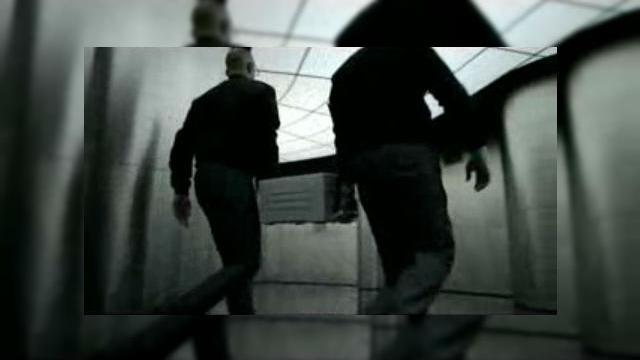 <b>Spotul publicitar pentru iPhone 3G - a sosit!</b>Noul iPhone tocmai a fost anuntat de catre Steve Jobs si compania, in cadrul unui discurs in care a fost prezentat si primul spot publicitar cu telefonul. In cazul in care doriti sa-l vizionati dati click pe urmatoarea imagine pentru a fi transportati la...