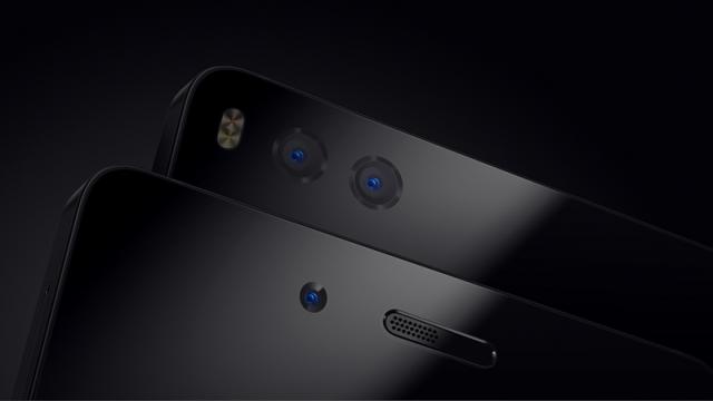 <b>Smartisan JianGuo Pro este smartphone-ul al cărui design se abate de la trendul actual; vine cu cameră duală și debutează la prețul de 220 dolari!</b>Una dintre cele mai inedite companii producătoare de smartphone-uri din China este și Smartisan, firmă ce în ciuda celor doar câteva produse din portofoliu a reușit să ne atragă atenția. Astăzi asiaticii dezvăluie modelul JianGuo Pro, un telefon ce este