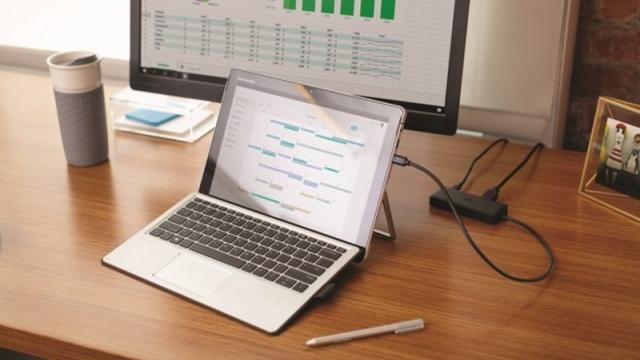 <b>HP Elite x2 1012 G2 este o tabletă de 1000 dolari ce rulează Windows 10 și care aduce procesoare Kaby Lake la pachet</b>Cum lansarea lui Microsoft Surface Pro 5 nu se va întâmpla prea curând, după cum am aflat chiar din partea oficialilor companiei, cei interesați de un produs similar cu dotări actualizate pot alege de acum modelul HP Elite X2 1012 G2. Această tabletă