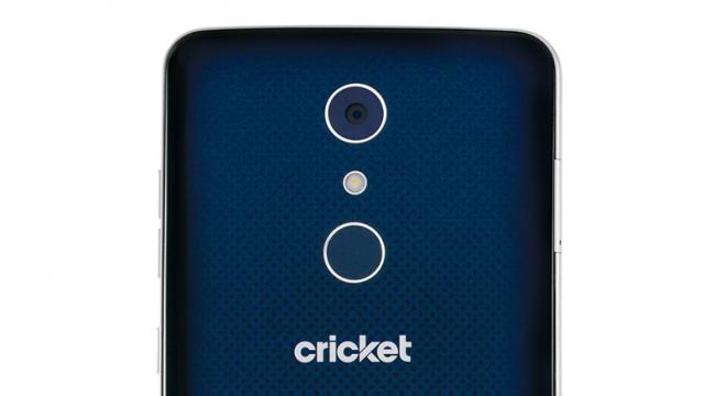 <b>ZTE Blade X Max debutează în SUA la prețul de 149.99 dolari; vine cu display de 6 inch, 2 GB RAM și Android Nougat</b>Cei de la ZTE continuă să lanseze pe piața din SUA phablet-uri foarte accesibile cum este și cazul noului model X Max pe care îl vedeți mai jos. Acesta pune la bătaie un display generos de 6 inch, 2 GB memorie RAM și sistemul de operare Android 7.1.1