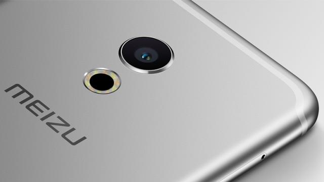 <b>Meizu PRO 7 e detaliat de o scăpare de cod sursă, ce dezvăluie un procesor MediaTek Helio X30; Primim şi cameră duală cu senzori Sony la bord</b>Și cei de la Meizu pregătesc un terminal upper mid-range în acest an, model ce va sosi sub numele de Pro 7. Acesta din urmă este detaliat astăzi de o scăpare de cod sursă și aflăm că el urmează a opta pentru chipset-ul deca-core MediaTek Helio X30 și