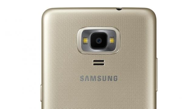 <b>Samsung Z4 e acum oficial, drept cel mai nou smartphone cu Tizen OS</b>Sud-coreenii de la Samsung nu renunță la smartphone-urile cu Tizen OS, sistem de operare ce se regăsește pe noul handset numit Samsung Z4. Acesta este un low-end veritabil care oferă 1 GB memorie RAM, un display de 4.5 inch cu rezoluție modestă și 