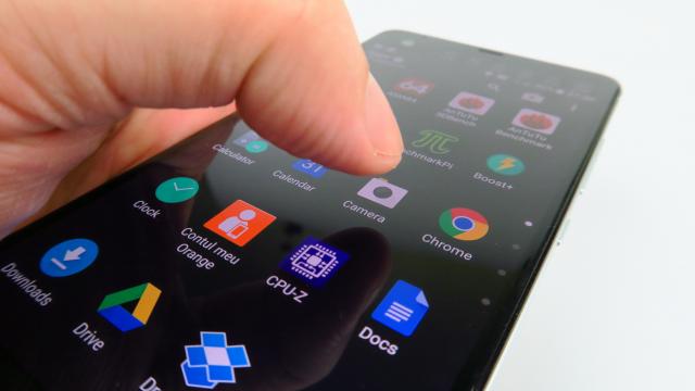 <b>HTC U Ultra: OS, UI, aplicaţii din epoca HTC Sense Companion, un junior cu potenţial</b>HTC U Ultra e telefonul care inaugurează câteva tehnologii pentru HTC, de la U Sonic la acele 4 microfoane şi HTC Sense Companion. Asistentul acesta virtual e  noutate absolută pentru taiwanezi, care l-au integrat pe Android 7.0 Nougat cu HTC Sense..