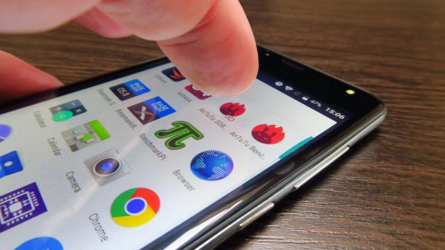 <b>CUBOT Rainbow 2: Benchmark-uri din altă vreme, lag-ul e o problemă</b>Când auzim de MediaTek MT6580A şi 1 GB RAM ne imaginăm un telefon de acum vreo 3-4 ani, nicidecum unul din 2016 sau 2017. Totuşi când plăteşti 70 de dolari pe un telefon laşi la o parte din pretenţii. Cu toate acestea utilizatorul modern de smartphone..