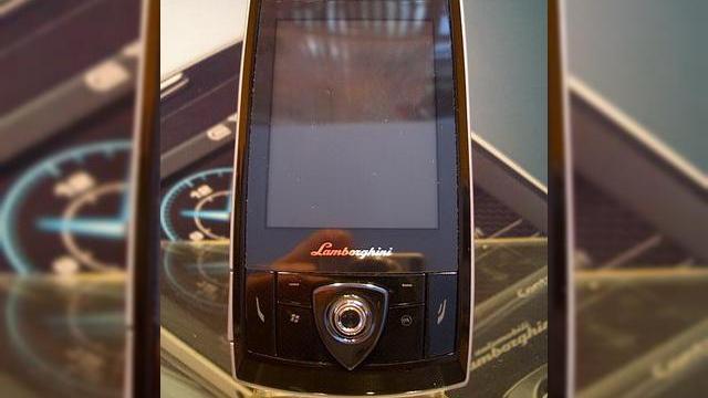 <b>Telefonul Asus ZX1 Lamborghini isi face aparitia</b>Daca sunteti fani ai telefonului Porsche P9521, sau ai lui Motorola Z8 Ferrari Limited Edition, veti aprecia cu siguranta acest Asus ZX1 Lamborghini, in special la capitolul design. Avem de-a face cu un terminal mobil 3.5G/quad-band GSM care si-a facut...