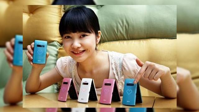 <b>Telefonul HSDPA "Neon" soseste cu un look sexy si atractiv</b>Noul telefon lansat de catre iSKY dovedeste ca nu doar Apple stie sa ofere pietei de masa un telefon cu suport pentru conectivitate de mare viteza, iar handsetul "Neon" va fi tentant in special pentru trendsetteri. Avem de-a face cu un terminal cu suport...