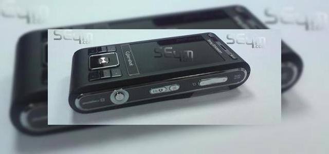 <b>Noi imagini cu Sony Ericsson C905, in varianta neagra</b>Site-ul arab de fani Sony Ericsson, SE4M.com dispune de noi imagini cu mult-asteptatul Cyber-Shot C905, in varianta de culoare neagra. In imaginile urmatoare ni se prezinta un handset sexy, dar destul de gros (20mm) si cu o greutate de 136 de grame. Ce...