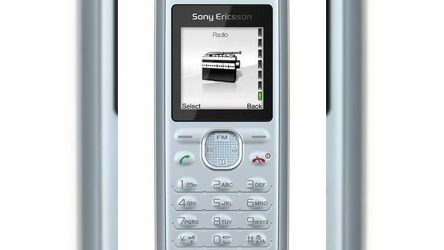 <b>Sony Ericsson J132 un telefon low-end fara camera</b>Dupa ce v-am prezentat handseturi destinate fotografilor amatori, telefoane pentru gameri si modele Sony Ericsson accesibile ca pret, toate lansate astazi, a venit randul unui low-end care se va vinde in milioane de exemplare, Sony Ericsson J132: J132 nu...