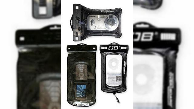 <b>Fa-ti telefonul rezistent la apa, cu noua carcasa "de vacanta"</b>Daca sunteti posesorul unui Nokia N95, iPhone sau testati in premiera un HTC Touch Diamond ar fi bine sa nu cadeti in piscina cu vreunul dintre aceste terminale, deoarece experienta ar fi una dureroasa si scumpa. Salvarea ar putea veni prin intermediul...