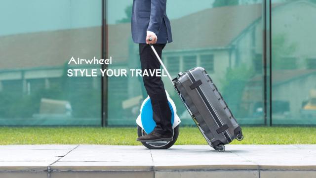 <b>Turul Magazinelor #203: Turul trotinetelor, scuterelor şi hoverboard-urilor electrice</b>Am pregătit astăzi pentru voi încă un tur al magazinelor tematic, unul în care ne axăm pe mijloacele de transport electrice precum trotinete, skateboard-uri și hoverboard-uri. Printre aceste produse se strecoară și skateboard-ul electric Smart Balance