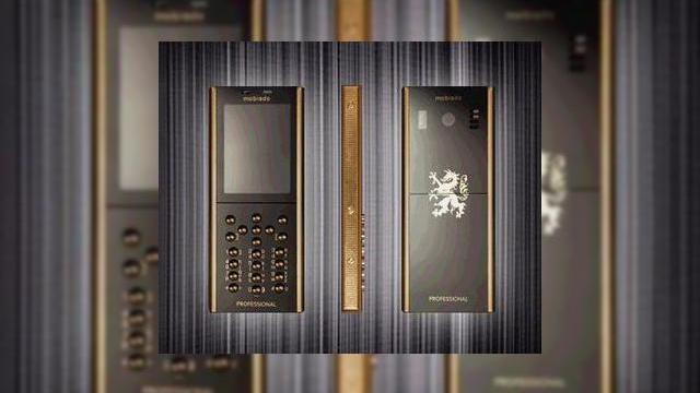 <b>Mobiado lanseaza 2 noi telefoane pentru cei bogati: Professional 105EM si 105 GCB</b>Mobiado a prezentat recent 2 noi membri ai seriei sale de telefoane de lux, Professional 105EM si Professional 105 GCB, pe care ii puteti admira in imaginea urmatoare: Cunoscut drept "evolutia modelului de lemn Executive", Professional 105 EM combina...