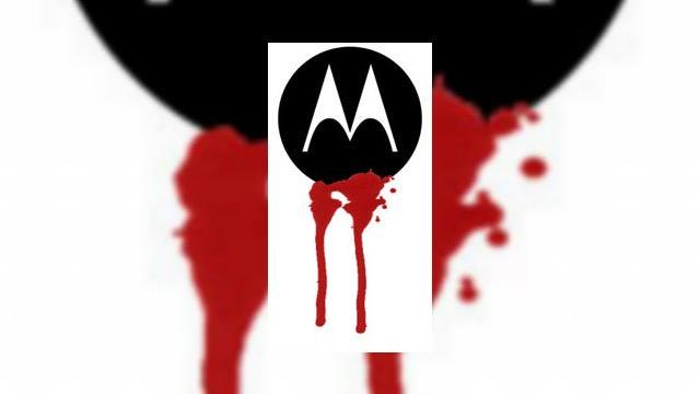 <b>Motorola a pierdut 1.3 milioane de posesori RAZR in favoarea lui iPhone</b>In vreme ce Motorola de abia isi pastreaza locul 3 in topul producatorilor de telefoane mobile, Apple prolifereaza "imprumutand" din clientii fideli ai seriei RAZR. A fost o vreme cand designul slim al unui RAZR era un trend urmat de toti producatorii......