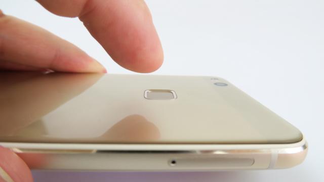 <b>Huawei P10 Lite: Hardware actualizat cât trebuie faţă de predecesor</b>Cumva simt că ideea perfectă de telefon midrange a fost definitivată prin 2016, drept acel model cu ecran între 5 şi 5.5 inch, 3 sau 4 GB RAM şi baterie de 3000+ mAh. Câtă vreme un telefon respectă aceste cerinţe e un midranger excelent, mai ales dacă..