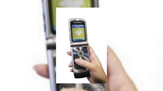<b>Operator finantat exclusiv din reclame acum si in Europa</b>Reuters ne informeaza ca primul operator de telefonie finantat exclusiv din reclame, Blyk, va intra pe piata germana, spaniola si belgiana anul viitor, dupa cum declara chiar reprezentantii companiei. Blyk este o initiativa finlandezo-britanica, ce va...
