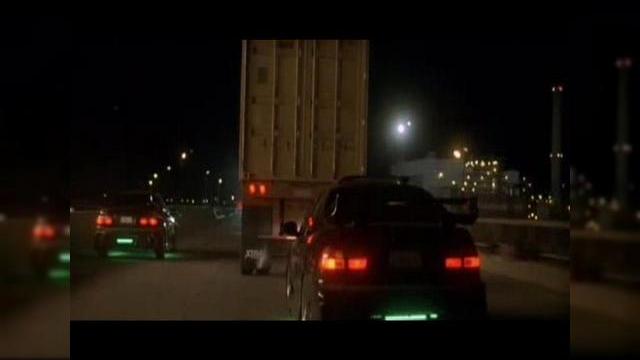 <b>Jaf in stil "The Fast and the Furious" in Germania, cu autori romani</b>Gardianul ne informeaza ca 6 romani au fost arestati de catre autoritatile germane dupa ce au incercat sa jefuiasca un camion printr-o modalitate extrem de originala. Ca intr-un film de actiune, acestia s-au plasat in spatele camionului cu masina, unul...