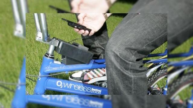 <b>Telefonul mobil se incarca acum ecologic, cu pedale O2</b>Operatorul britanic O2 prezinta un sistem de incarcare a telefonului mobil bazat pe miscarea pedalelor unei biciclete, la doar cateva zile dupa ce admiram incarcatorul Orange ce folosea miscarea bratelor utilizatorului. Incarcatorul Orange folosea energie...