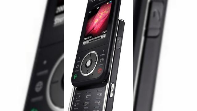 <b>Motorola anunta telefonul ZN200 in Brazilia</b>Cel de-al doilea model din noua serie Motorola Zine, sliderul ZN200 a fost dezvaluit oficial, cu mult mai putin tam-tam decat primul model. Telefonul isi va face aparitia in premiera in Brazilia, conform producatorului sau. Specificatiile sale nu sunt...