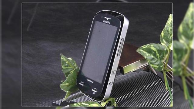 <b>Philips X800 beneficiaza de primele recenzii - dezamagirea GPRS</b>Primele review-uri ale telefonului Philips X800, dotat cu touchscreen, au aparut online, nu ca ar conta acum ca stim ca handsetul foloseste conectivitatea "antica" GPRS. Feature-urile sale sunt destul de atractive, fie ca vorbim despre display-ul WQVGA de...