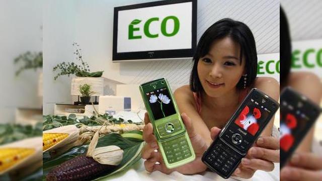 <b>Samsung SCH-W510, un telefon ecologic recunoscut oficial</b>Samsung este autorul cele mai noi tentative de a o proteja pe Mama Natura lansand terminale nepoluante. Un astfel de handset este si modelul SCH-W510, din imaginea urmatoare, fabricat din materiale ce nu contin substante daunatoare pentru mediul...