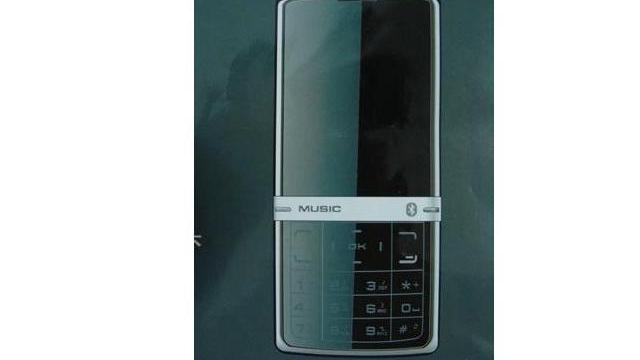 <b>Telefonul Nokia Aeon disponibil acum doar in... China</b>Nokia Aeon este probabil cel mai celebru telefon concept al producatorului finlandez si va va surprinde sa aflati ca handsetul este deja disponibil in China. Practic nu chiar Aeon, ci o clona a sa, o copie destul de fidela a conceptului. Telefonul este...